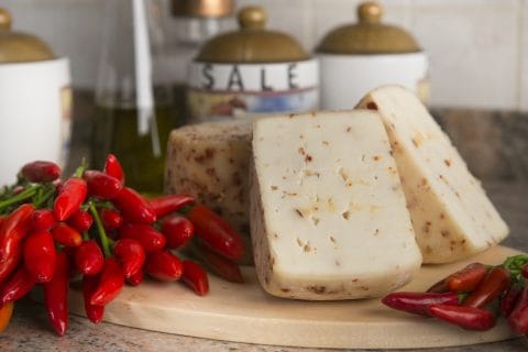 Caciotta al peperoncino